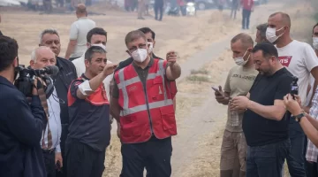 Başkan Tugay, ‘2 helikopter var’ dedi: Havadan müdahale yetersiz!