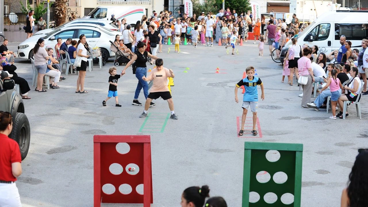 Karşıyaka’dan “Sokak Senin Mahalle Olimpiyatları” etkinliği