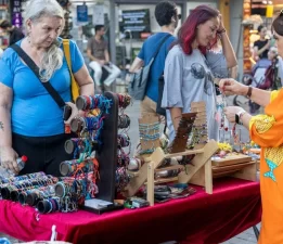 Karşıyaka Çarşısı kadın emeğiyle renkleniyor