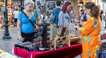 Karşıyaka Çarşısı kadın emeğiyle renkleniyor