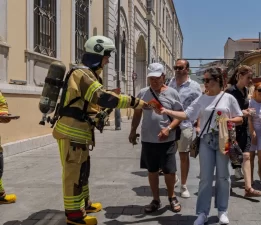 İzmir İtfaiyesi sokağa indi… Vatandaşlara duyarlılık çağrısı