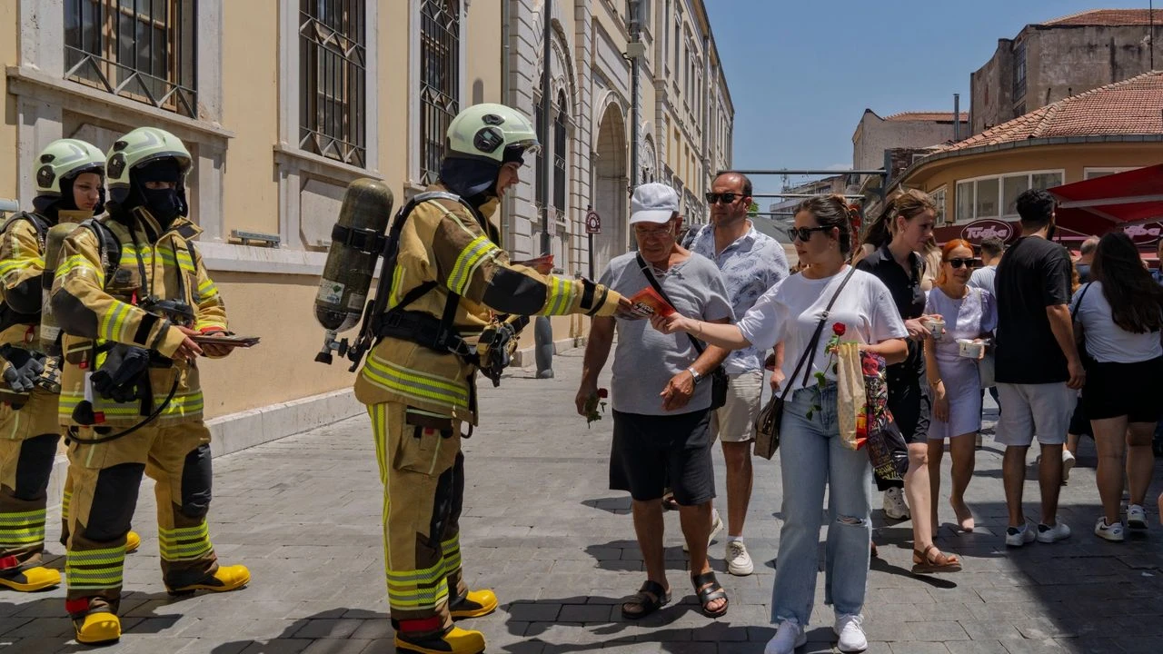 İzmir İtfaiyesi sokağa indi… Vatandaşlara duyarlılık çağrısı