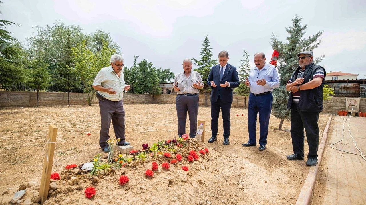 Başkan Tugay’dan yangın şehidine ziyaret
