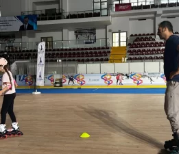 Büyükşehir’in tekerlekli paten kursunda kayıt zamanı