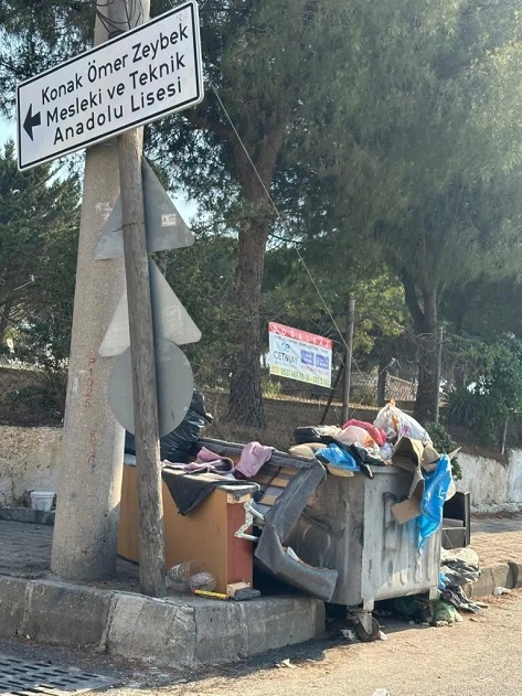 Konak’ta kişisel hırslar çöp yığınlarına dönüşerek halk sağlığı riski yaratıyor