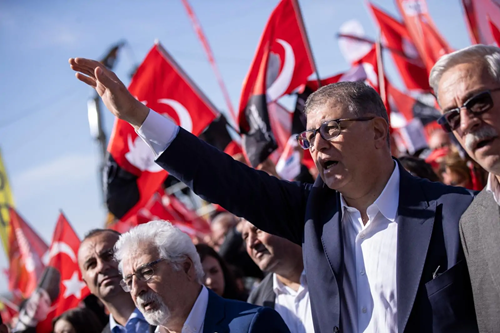 Cemil Tugay: Yalnız Adamın Büyük Mücadelesi