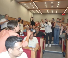 İzmir’de Bürokrat iddiaları ve “Kes Sesini” Tartışması Meclisi Karıştırdı!
