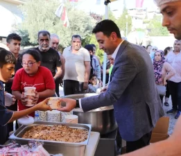 Bayraklı’da aşure bereketi