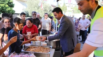 Bayraklı’da aşure bereketi