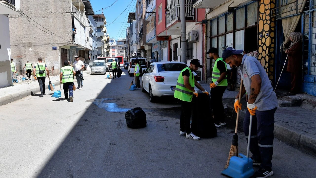 Bornova’da “Süpürge Timi” görevde