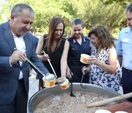 Karşıyaka’da geleneksel aşure buluşması