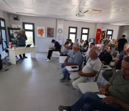Efes Tarlası Yaşam Köyü’nde şeftali üreticilerine eğitim