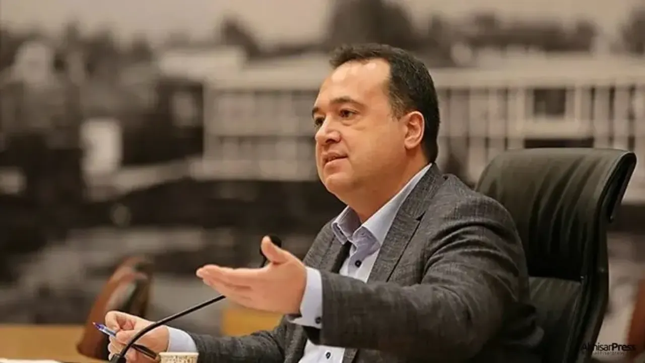 Başkan Dutlulu’dan operasyonlara tepki: Hiç mi bir AK Partili belediyede şüpheli durum yok?