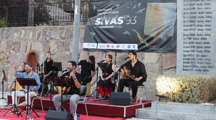 Madımak Katliamında hayatını kaybedenler Karabağlar’da anıldı