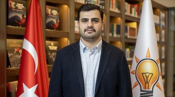 Hainlere Lanet, Demokrasiye Sonsuz Zafer!