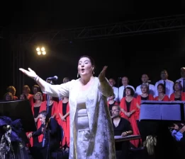 Seferihisar’da sanat ve dayanışma “Yıldızların Altında” buluştu