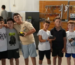 İzmirli çocuklar robotik dünyasıyla tanıştı