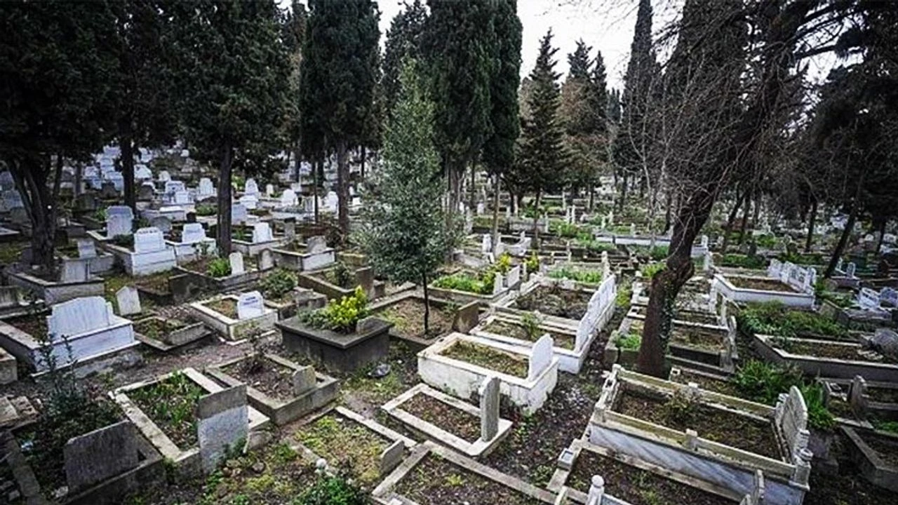 Büyükşehir’den dikkat çeken takas: Her bağışçıya 6 mezar!