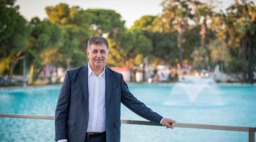 Başkan Tugay Kültürpark Göl Gazinosu’nu işçilerle açtı
