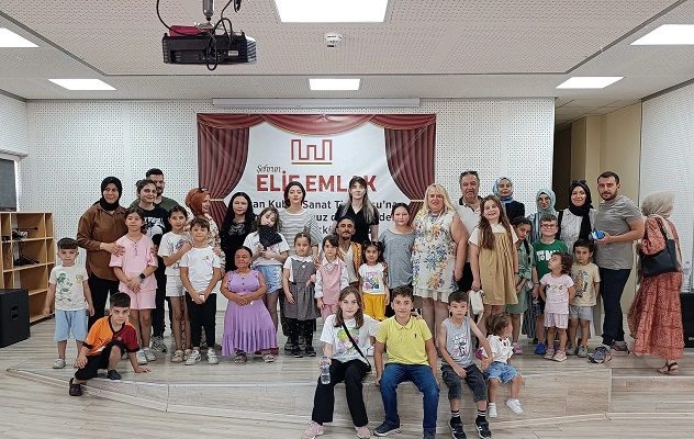 Yağmur Hanım’ın Konağı Dakikalarca Ayakta Alkışlandı