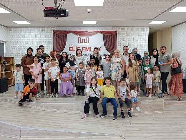 Yağmur Hanım’ın Konağı Dakikalarca Ayakta Alkışlandı