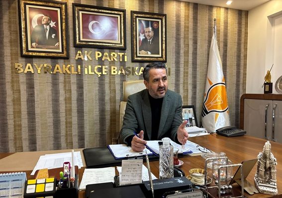 AK Partili Düzman ilçedeki kötü koku ve balık ölümleri sebebiyle belediyeye yüklendi!