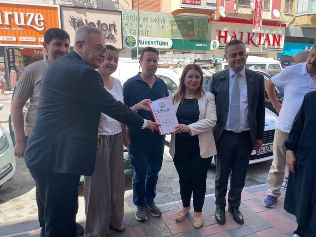 CHP SAHADA: KADINLAR ASKIDA EKMEK KUYRUĞUNDA, ESNAF EK İŞ ARIYOR