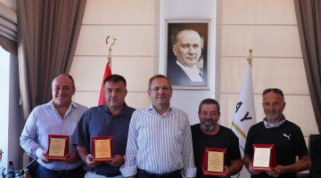 “Ayvalık Benimle Temiz”: Başkan Ergin’den Dalgıçlara Teşekkür Plaketi