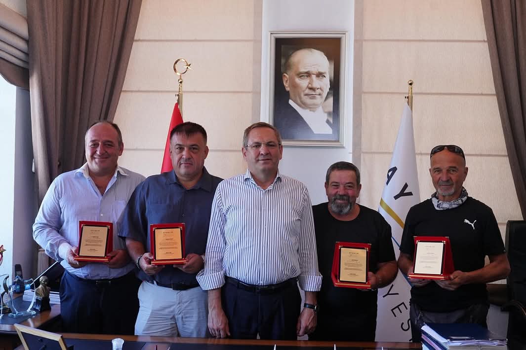 “Ayvalık Benimle Temiz”: Başkan Ergin’den Dalgıçlara Teşekkür Plaketi