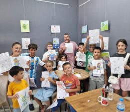KARİKATÜR ATÖLYESİ ÇOCUKLARI BÜYÜLEDİ