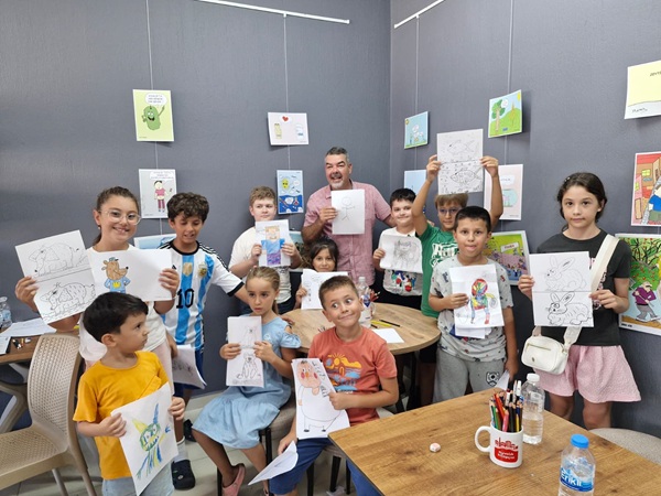 KARİKATÜR ATÖLYESİ ÇOCUKLARI BÜYÜLEDİ