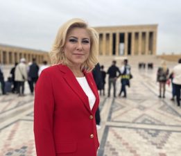 ŞEBNEM BURSALI “30 AĞUSTOS, BAĞIMSIZLIK AŞKIMIZIN NİŞANESİDİR”