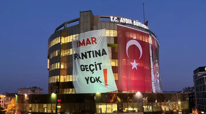 Aydın Büyükşehir’den dev pankart: “Ranta geçit yok”