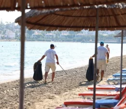 Çeşme plajlarında 7/24 temizlik