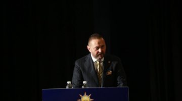 “Belediyeyi yönetemeyenler, Karşıyaka’yı da tüketiyor!