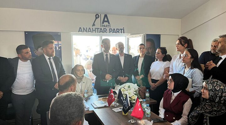 Etimesgut’ta MHP’den Anahtar Parti’ye Toplu Geçiş: 200’ü Aşkın İstifa