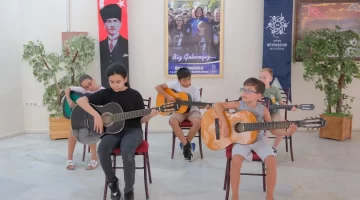 Aydınlı çocuklar yaz tatilini müzikle geçiriyor