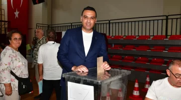 Mahalle seçimleri devam ediyor: Başkanın sandığından ne çıktı?