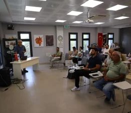 Nar üreticileri Selçuk’ta eğitimde