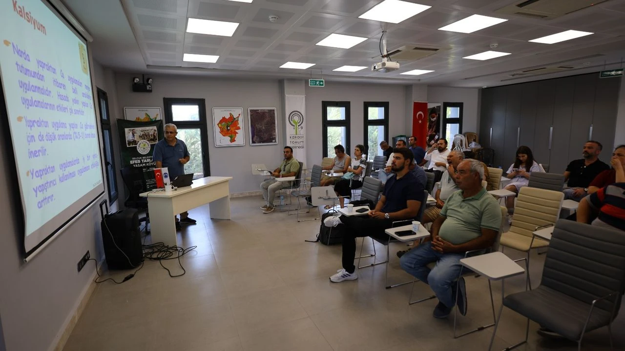 Nar üreticileri Selçuk’ta eğitimde
