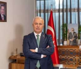 Köse, Karşıyaka Belediyesi’nin 41 yıllık CHP yönetimine yüklendi!