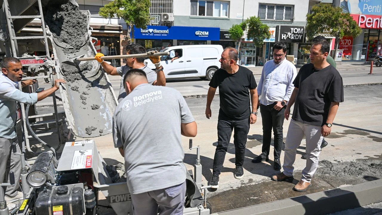 Bornova’da yollar bordür makinesi ile yenileniyor!