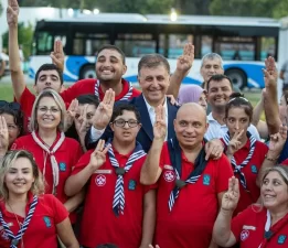 Başkan Tugay’dan çocuklara özel ilgi