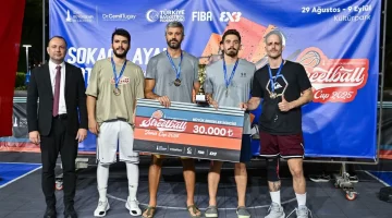 3×3 Streetball İzmir Cup 2025’te ödüller sahiplerini buldu