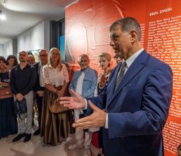 İki dev sanatçı Devrim Erbil ile Erol Evgin “Yan Yana”