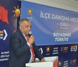 AK Parti Çiğli İlçe Başkanı Özdemir’den Çiğli Belediyesi’ne çöp tepkisi!