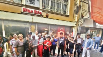 ATA PARTİ: “İzmir’imizin kurtuluşu kutlu olsun.”