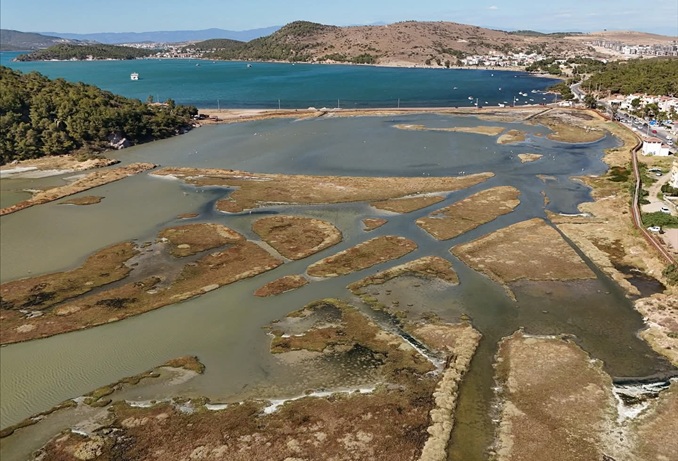 Ayvalık’ta Dünya Temizlik Günü’nde Sulak Alan Temizliği