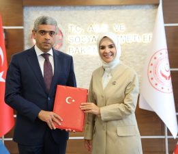 Bakan Göktaş, Azerbaycan Çalışma ve Halkın Sosyal Koruması Bakanı Aliyev ile bir araya geldi