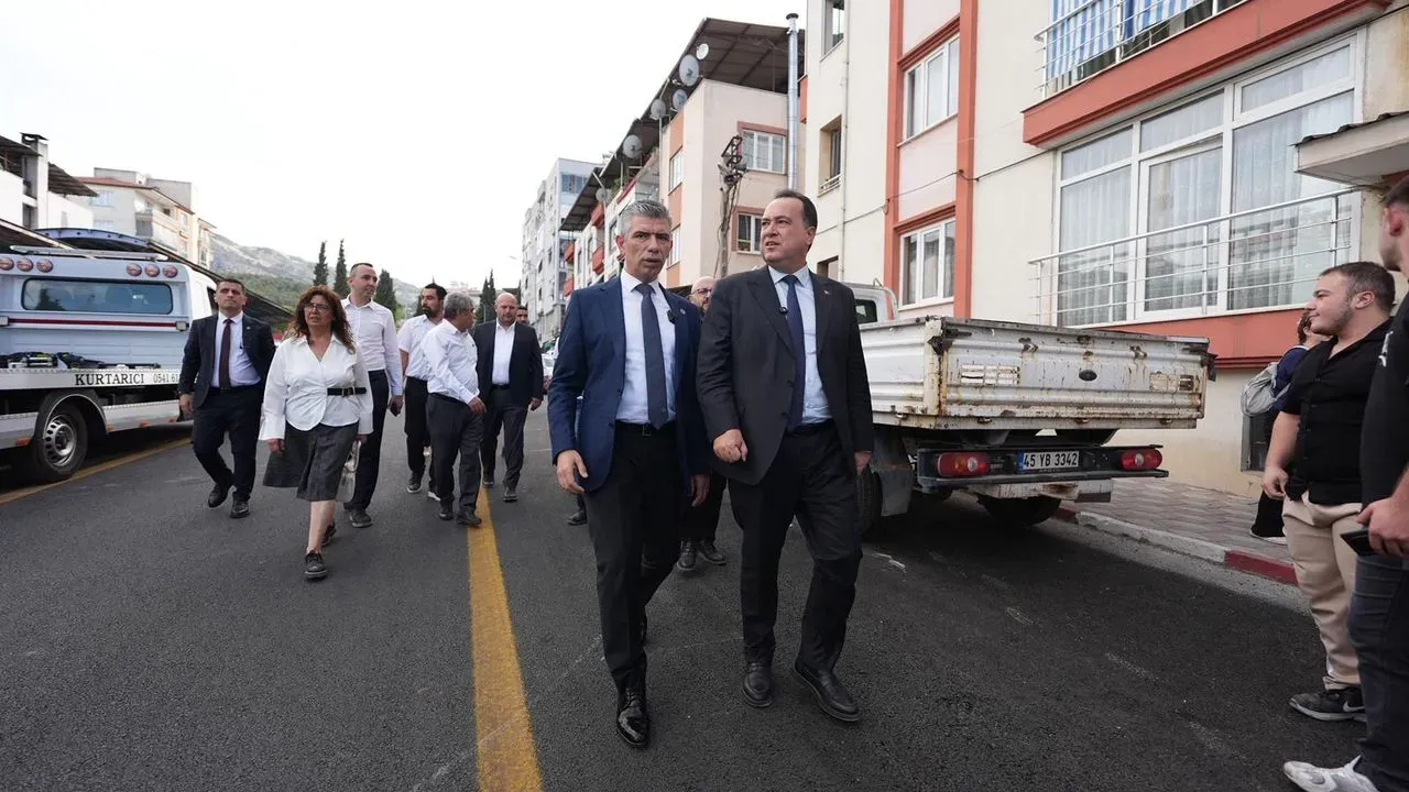 Besim Dutlulu, Soma’daki asfalt çalışmalarını inceledi